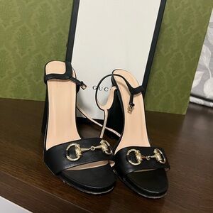 Gucci sandals 37 1/2 black beautiful